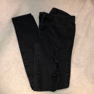 Distressed skinny jeans